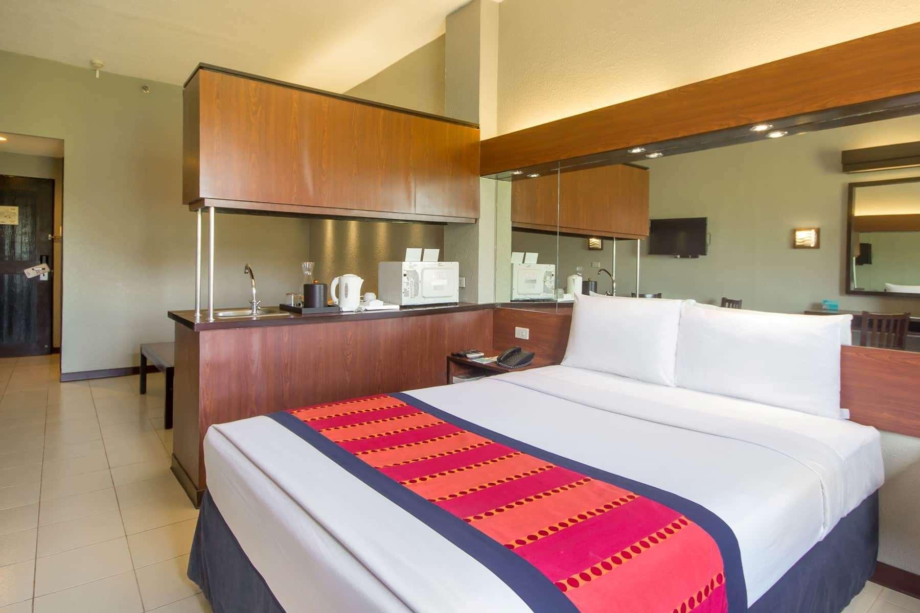 Microtel By Wyndham Eagle Ridge General Trias  Εξωτερικό φωτογραφία