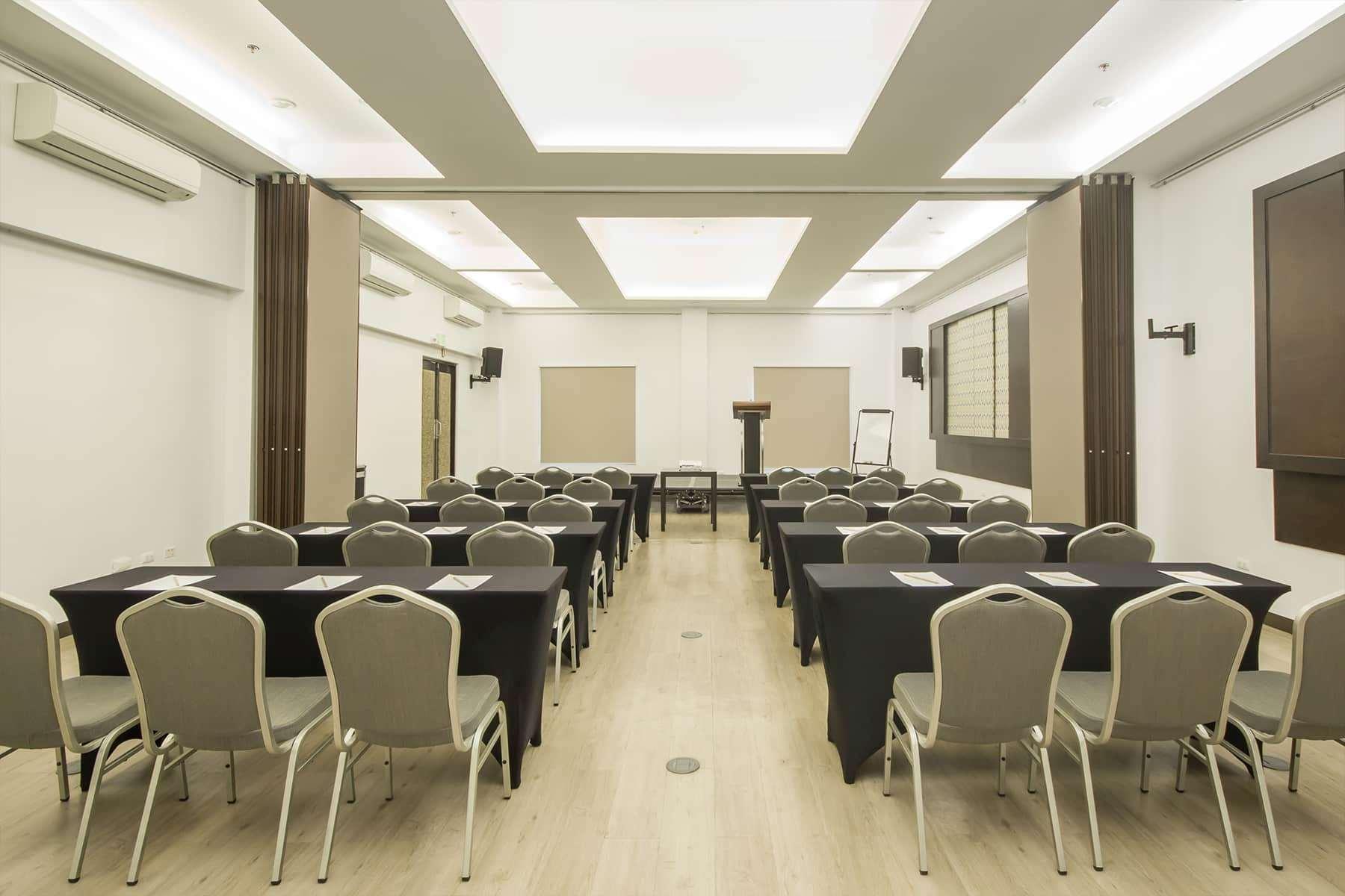 Microtel By Wyndham Eagle Ridge General Trias  Εξωτερικό φωτογραφία