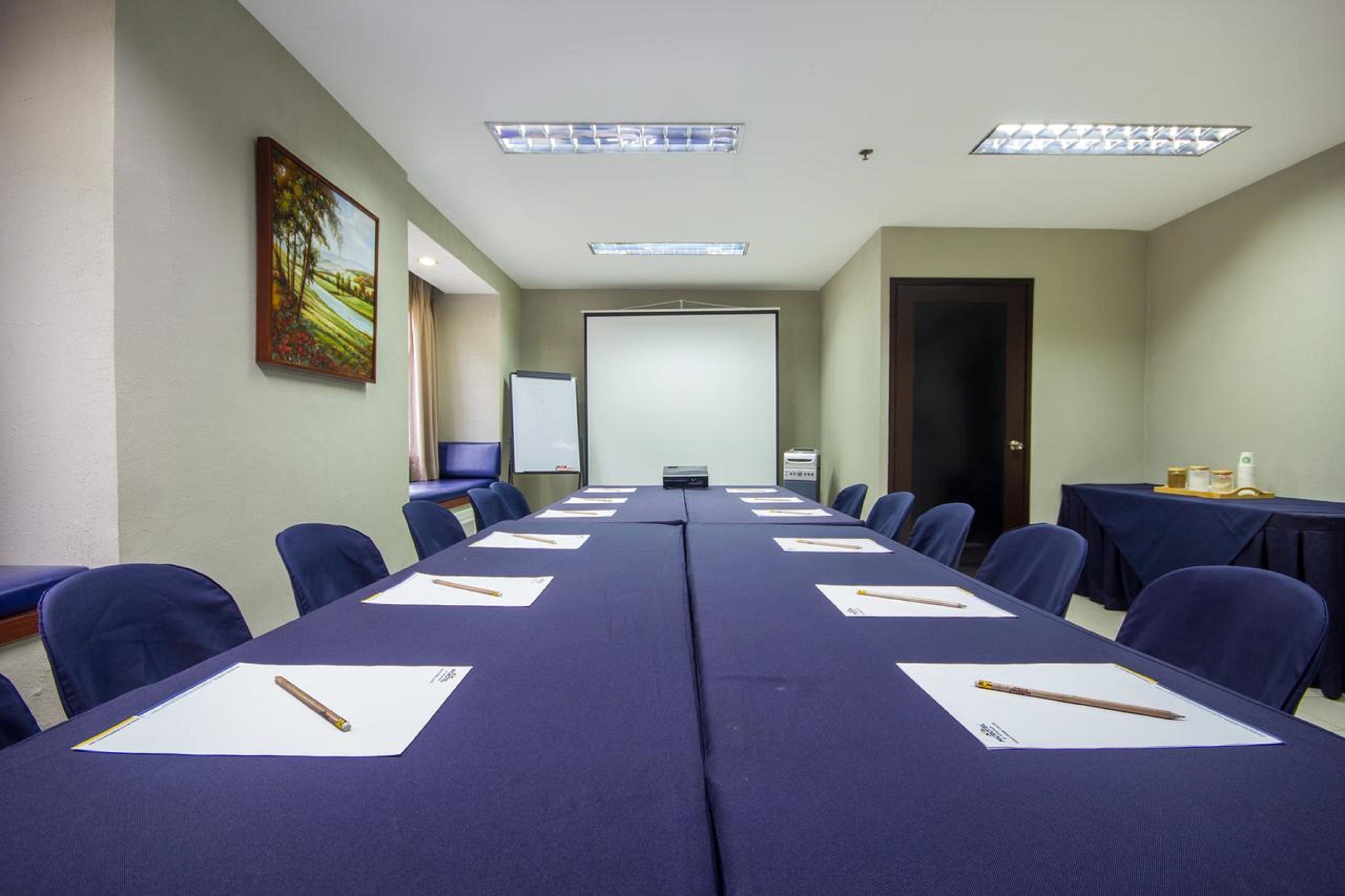 Microtel By Wyndham Eagle Ridge General Trias  Εξωτερικό φωτογραφία