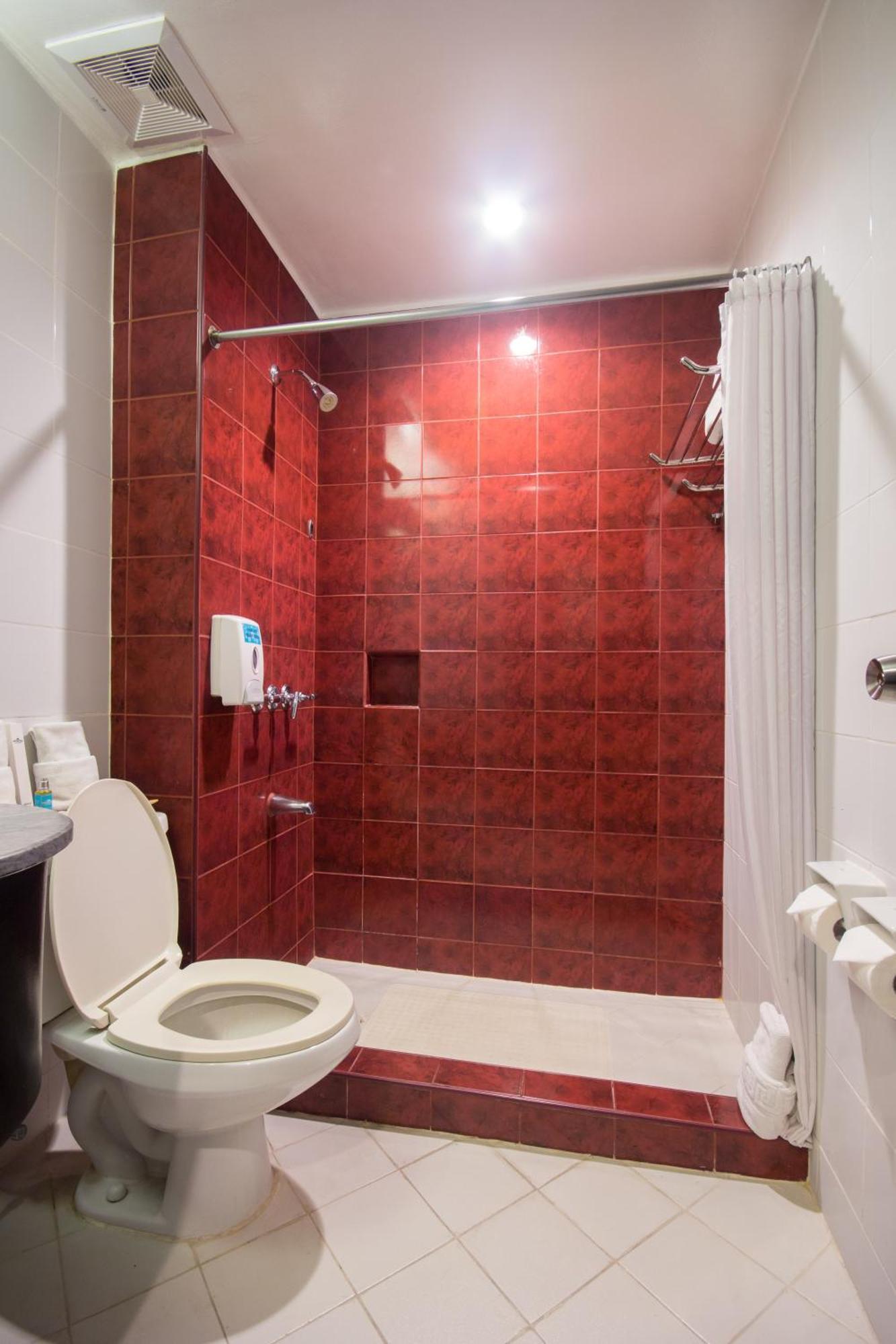 Microtel By Wyndham Eagle Ridge General Trias  Εξωτερικό φωτογραφία