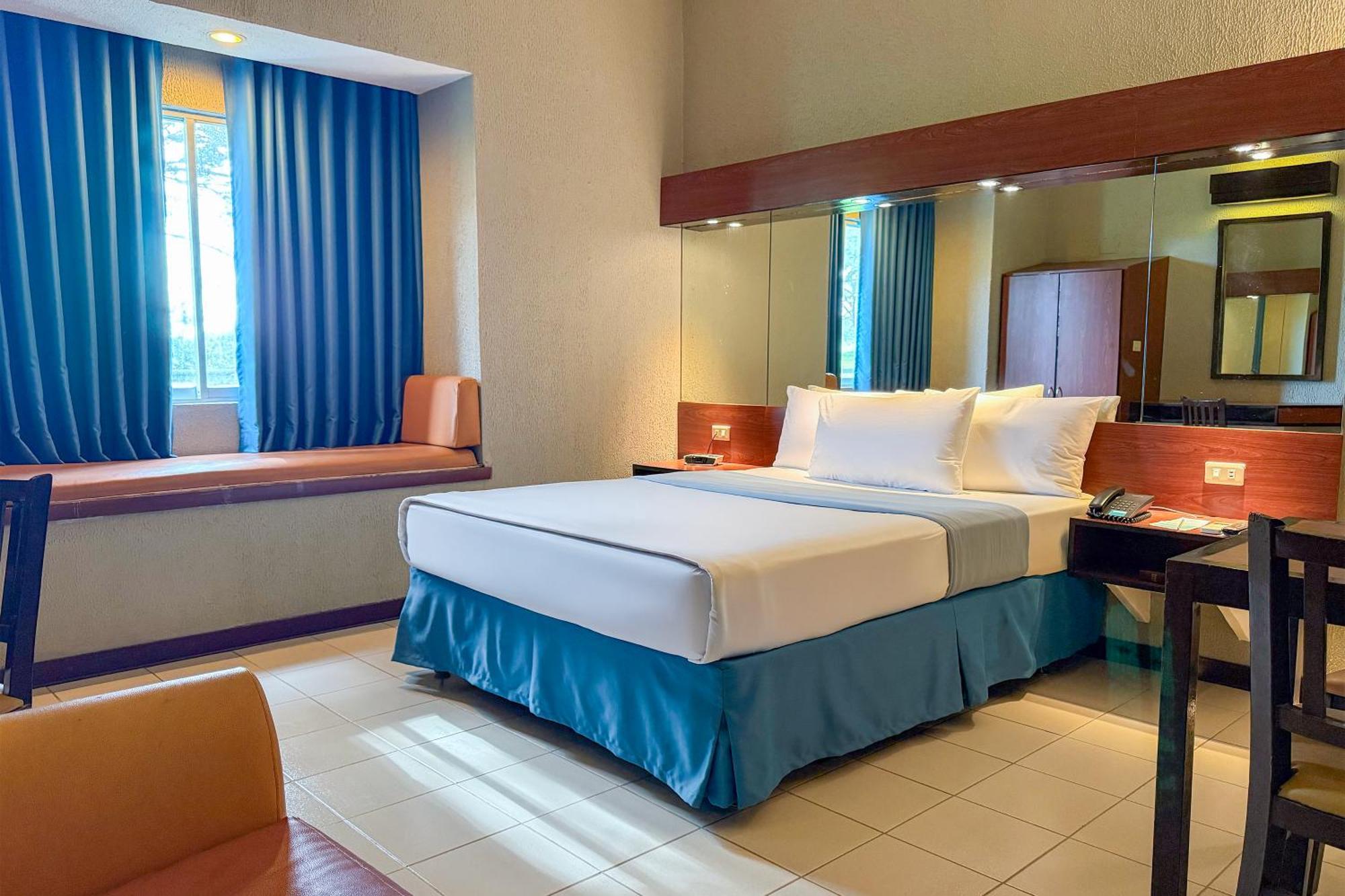 Microtel By Wyndham Eagle Ridge General Trias  Εξωτερικό φωτογραφία