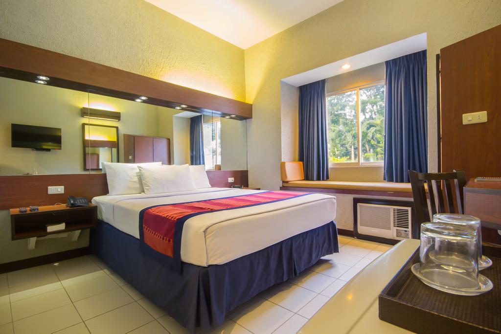 Microtel By Wyndham Eagle Ridge General Trias  Εξωτερικό φωτογραφία