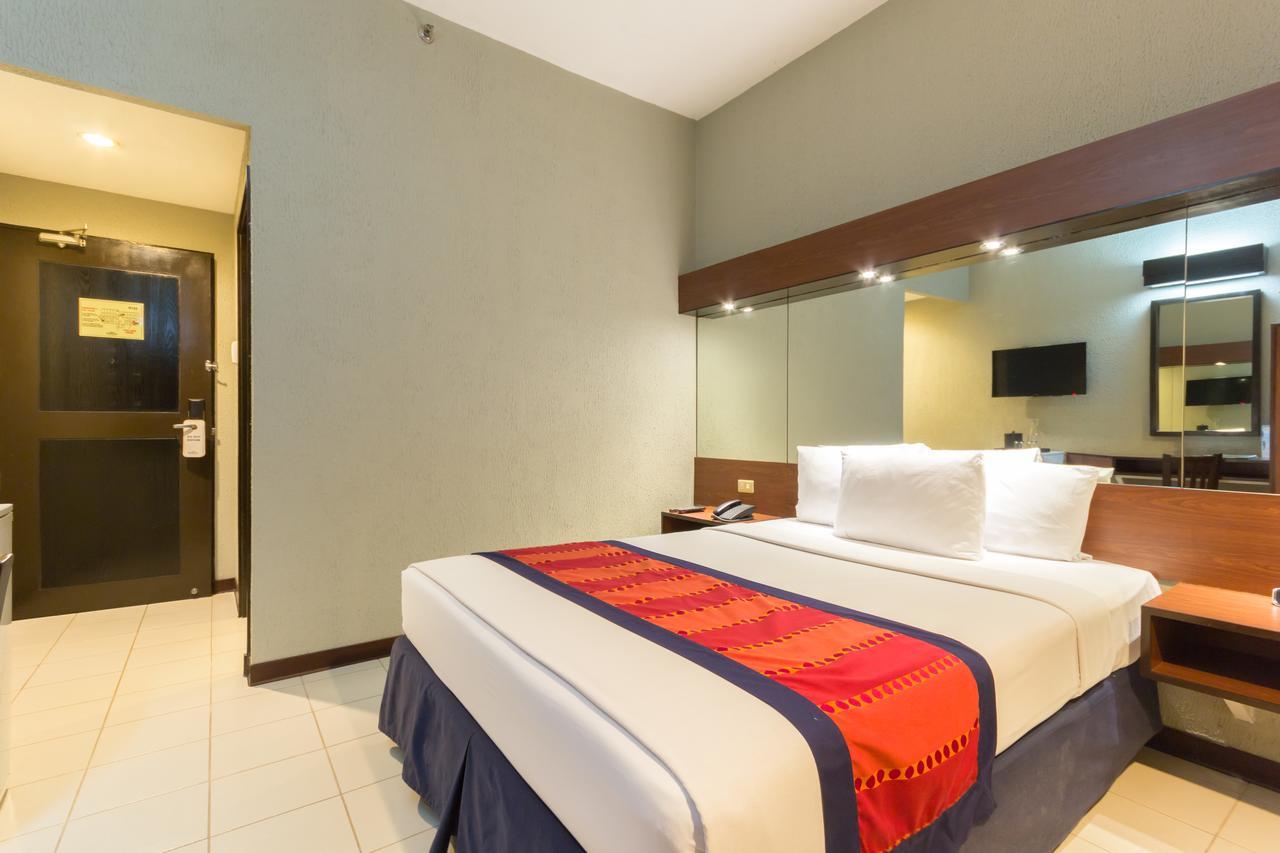 Microtel By Wyndham Eagle Ridge General Trias  Εξωτερικό φωτογραφία